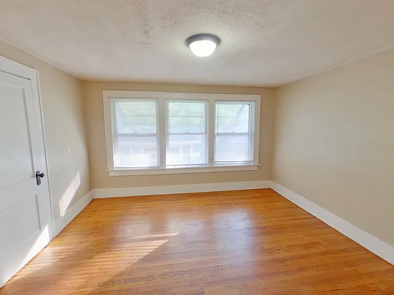 207 S Erie Ave — Photo 12