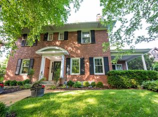 1556 Martha Washington Dr, Wauwatosa, WI 53213