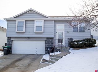 7871 Mary St, Omaha, NE 68122