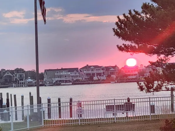 107 Wharfside Dr, Monmouth Beach, NJ 07750
