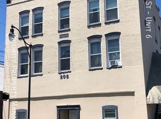 205 N Main St APT 6, Harrisonburg, VA 22802