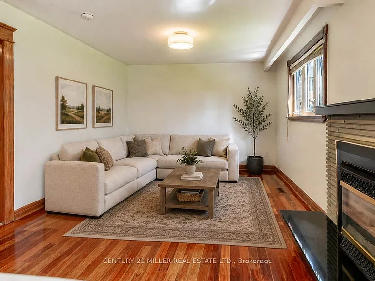 477 Valleyview Cres #B — Photo 4