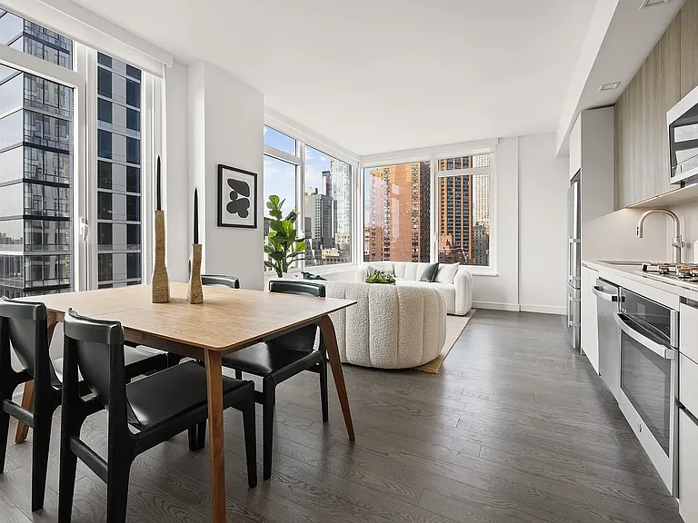 509 3rd Ave #18D — Photo 2