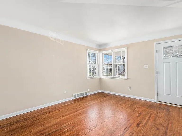 633 N Dorchester Ave — Photo 6