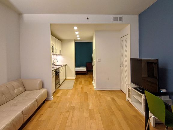 2nd image of 1 Hawthorne St Unit 9B