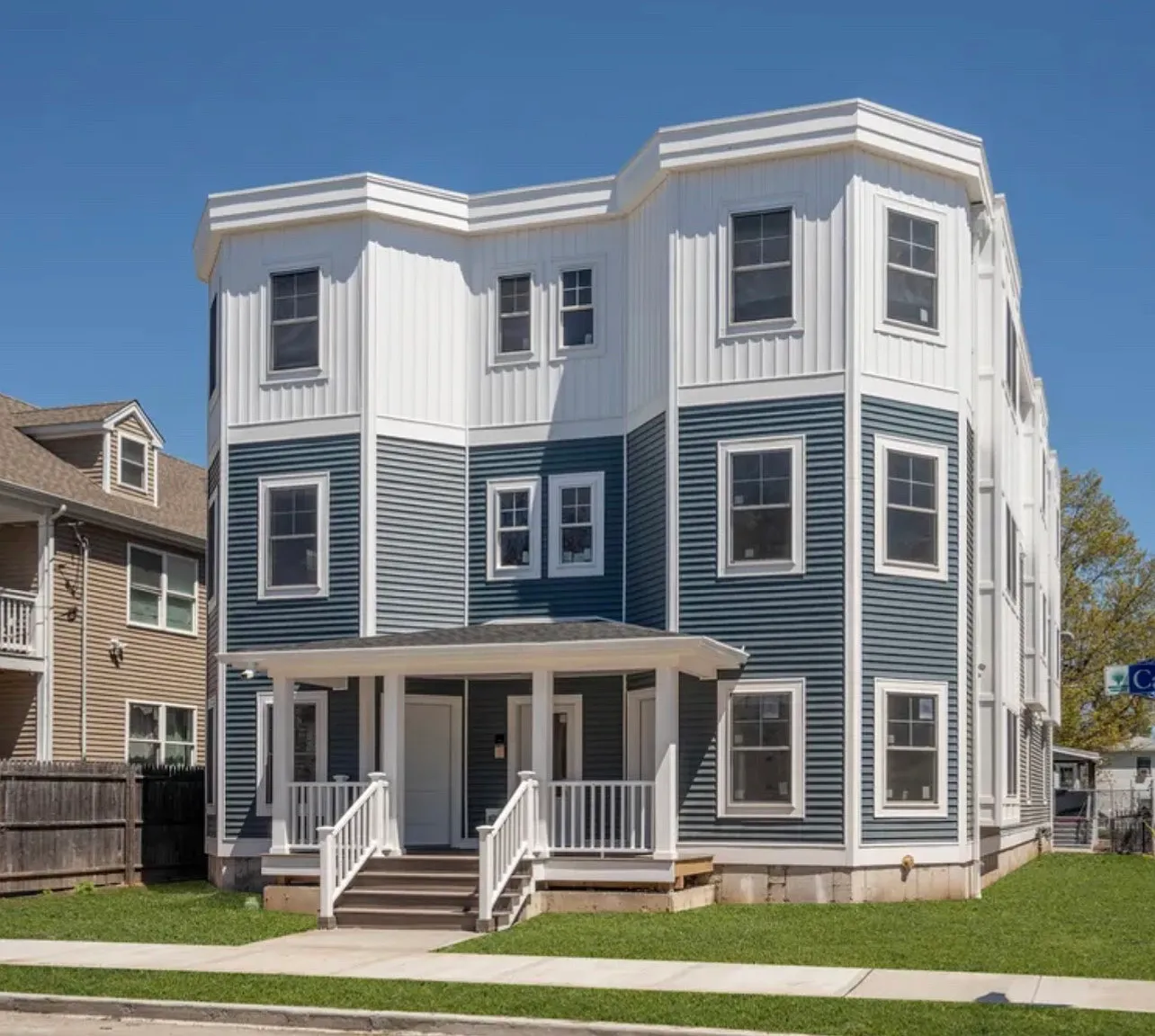 390 Carroll Ave — Photo 1
