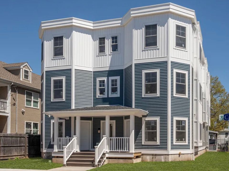 1st image of 390 Carroll Ave Unit 4