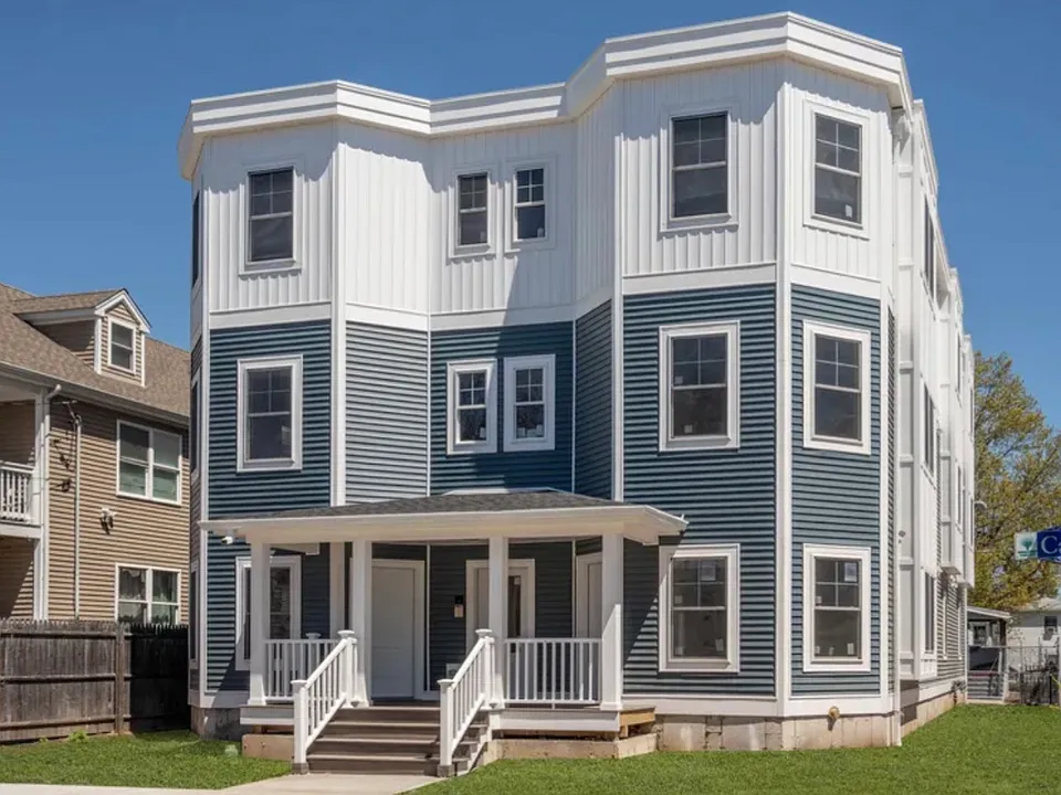 390 Carroll Ave #4