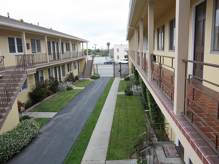 5919 Crenshaw Blvd #19 — Photo 12