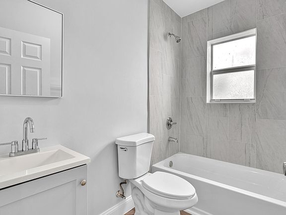 5th image of 1142 SW 4th St APT 2