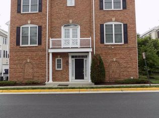 2431 Huntington Park Dr, Alexandria, VA 22303
