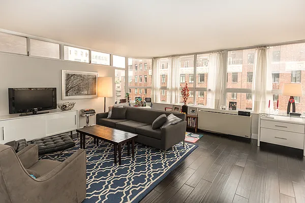 Sold by Judith Moschera, LREB | media 1