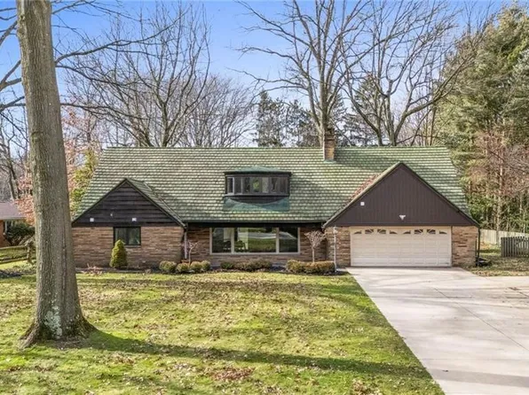 910 Worton Park Dr, Mayfield Village, OH 44143