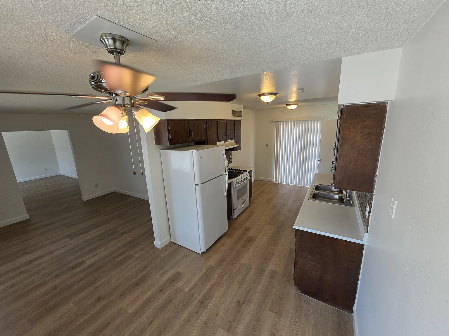 3 bed, 1310 sqft, $1,975 — Photo 3
