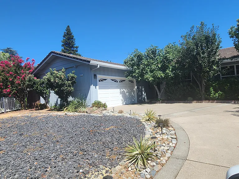 8401 La Riviera Dr — Photo 1