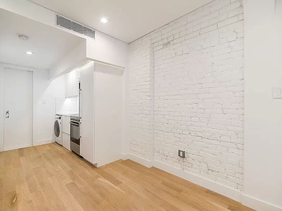 Building Photo 3