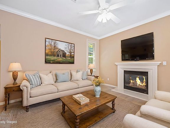 3rd image of 43 Villa Gardens Ct