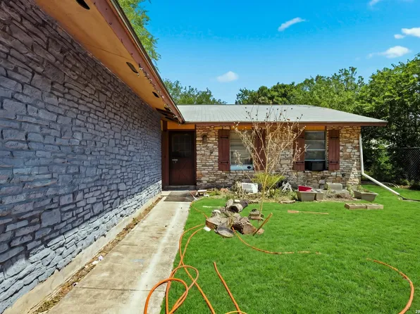 5675 Castle Glade, San Antonio, TX 78218