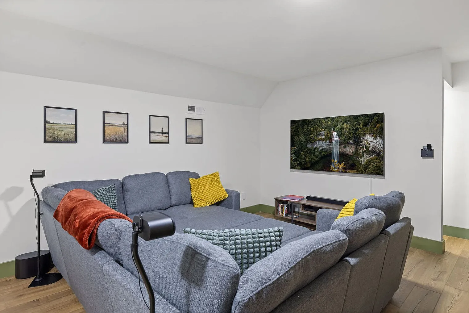 5 bed, 3.0 bath, 2572 sqft, $13,326 — Photo 1