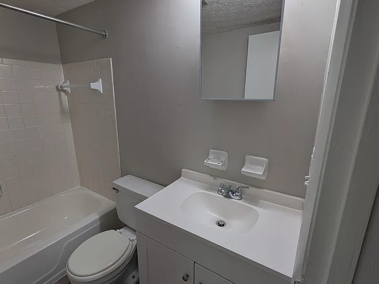 Alexandria Apts — Photo 9