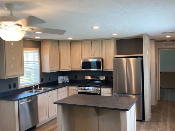115 W 10th St, Coal Valley, IL 61240