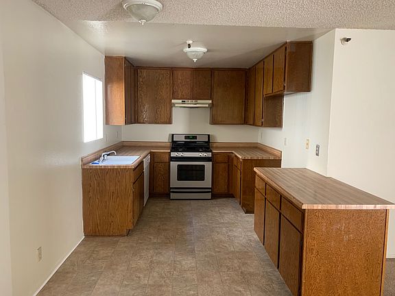 5th image of 13600 Doty Ave
