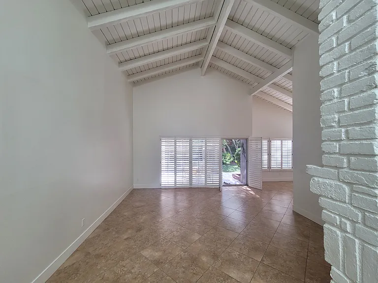 1081 Triunfo Canyon Rd — Photo 4