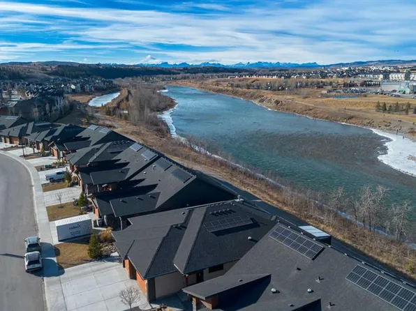 63 S Riviera Ct, Cochrane, AB T4C 2V8