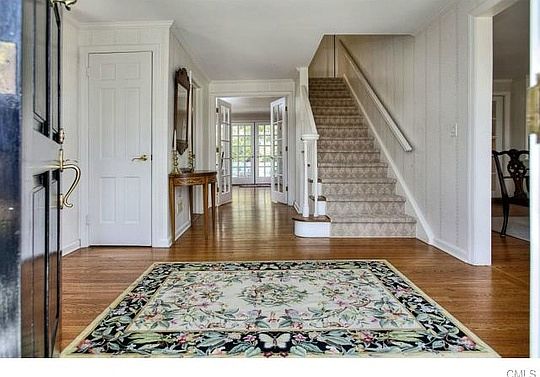 2nd image of 7 Sherwood Ln