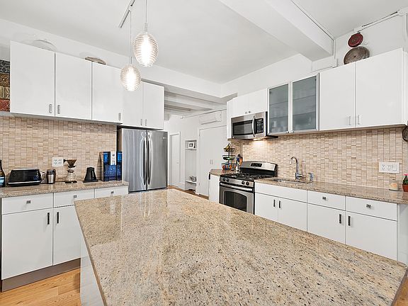 5th image of 215 W 29th St Fl 6