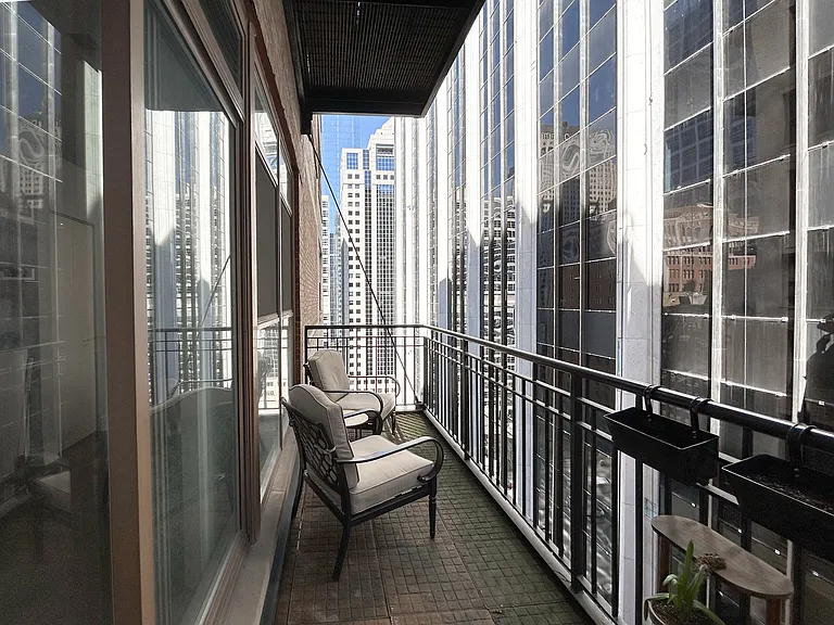 212 W Washington St #1513 — Photo 8