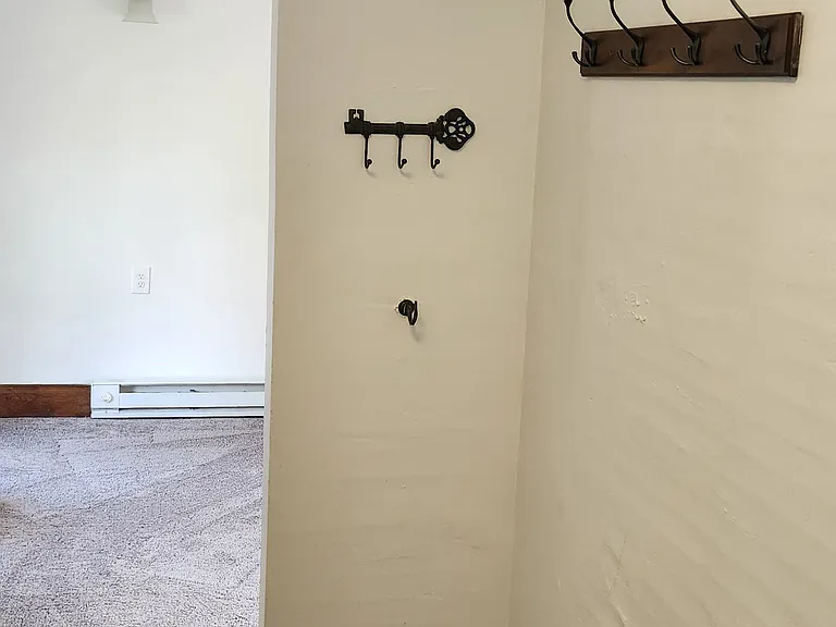 317 Church St #B — Photo 4
