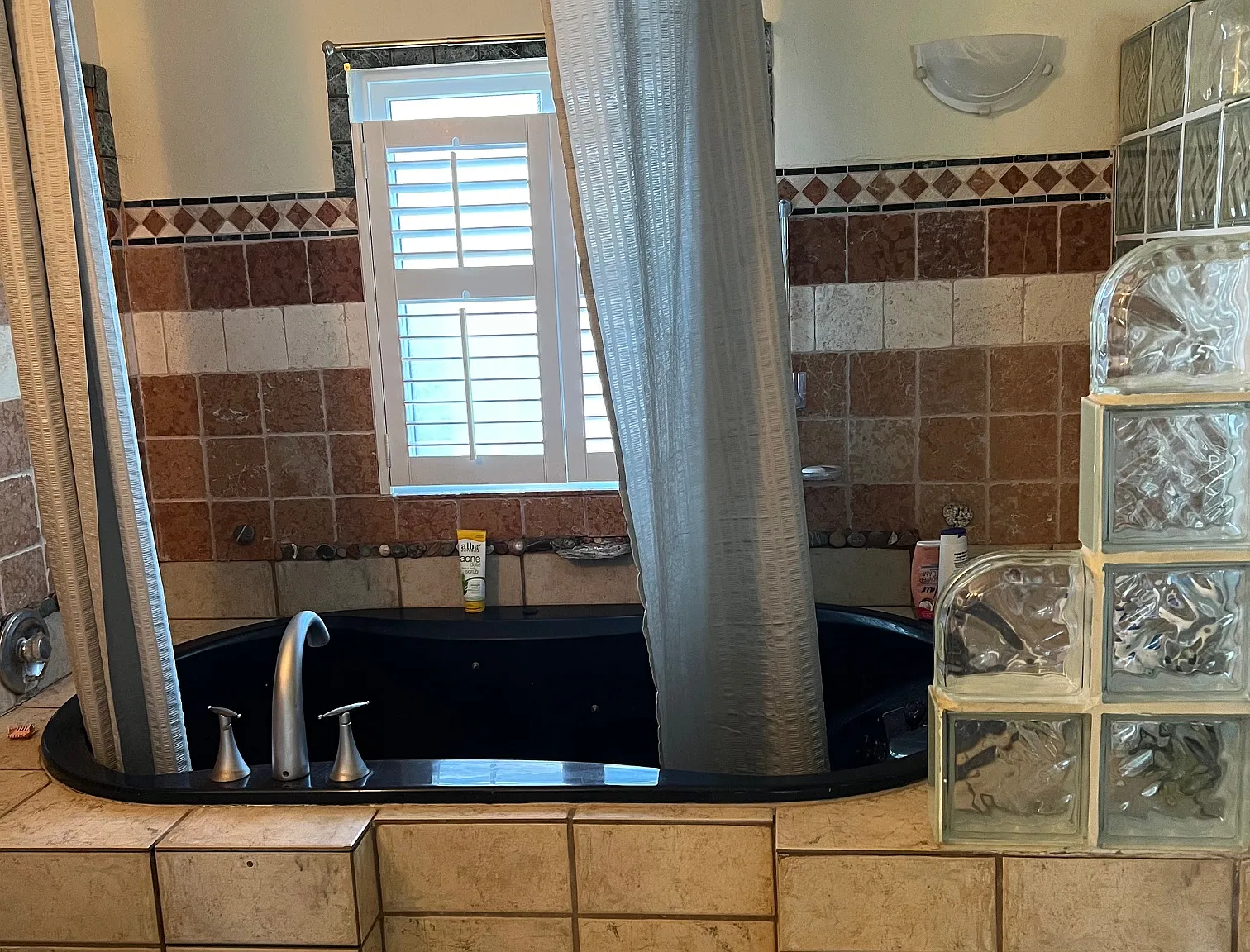 2 bed, 1000 sqft, $3,400 — Photo 3