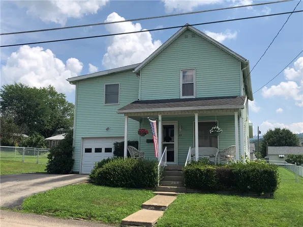 25 Maple St, Fairchance, PA 15436