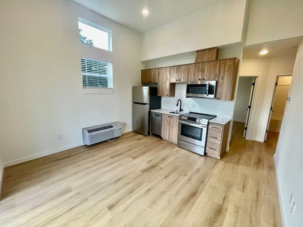 6115 NE Multnomah St #11