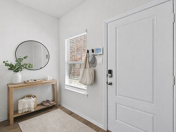 2nd image of 809 Trough St