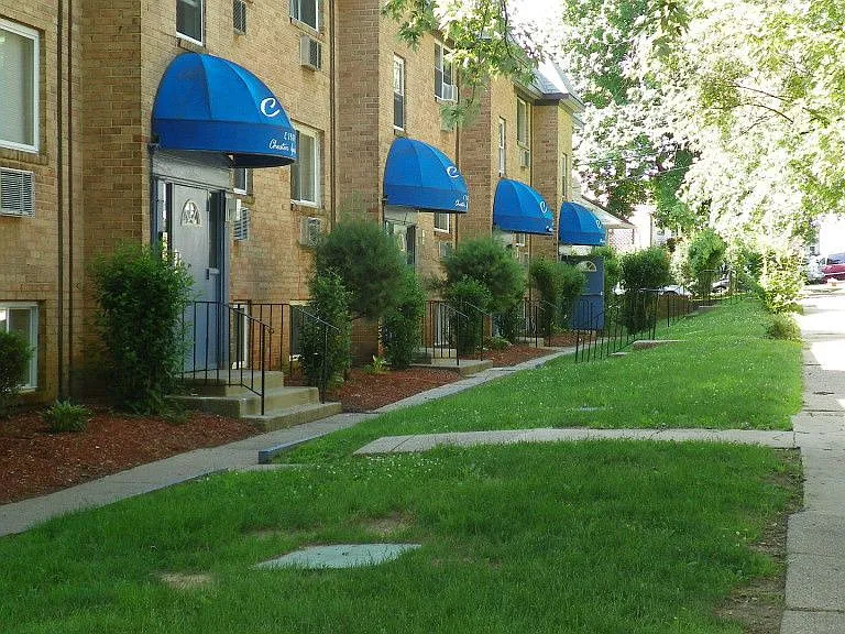 Renshaw Apartments — Photo 10