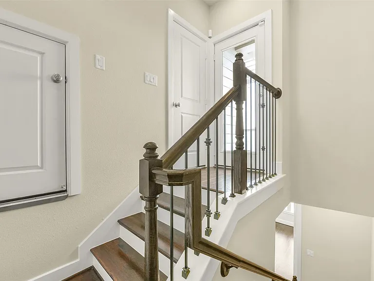 734 N Shepherd Dr — Photo 33