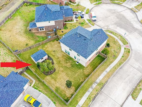 3rd image of 810 Brushfield Ct