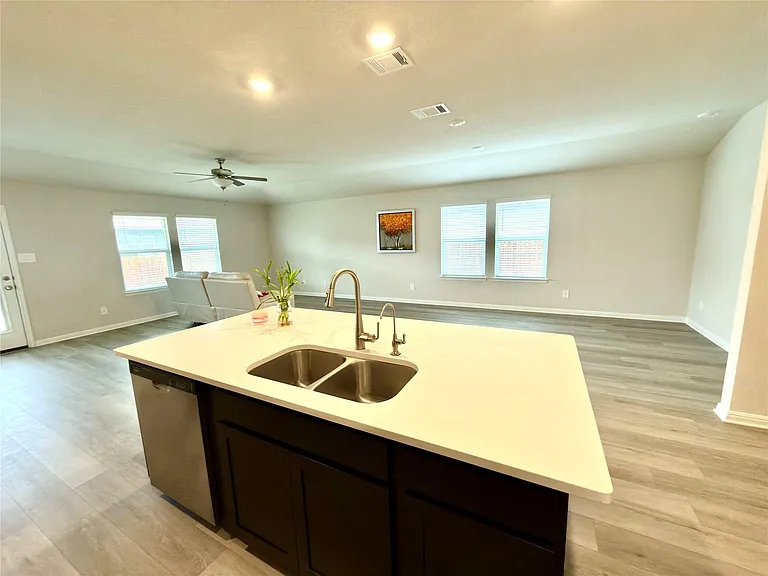 310 Fossil Dr — Photo 3