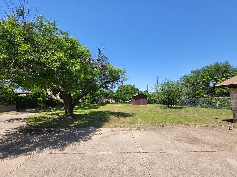 2441 Robert Burns Dr — Photo 20