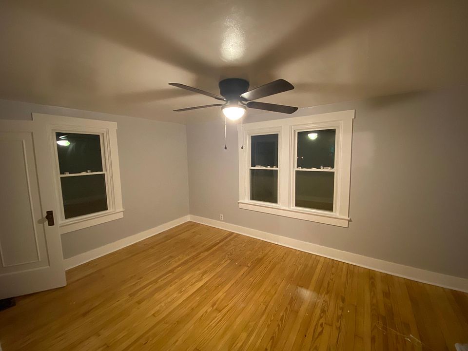 2nd image of 815 E Northern Ave
