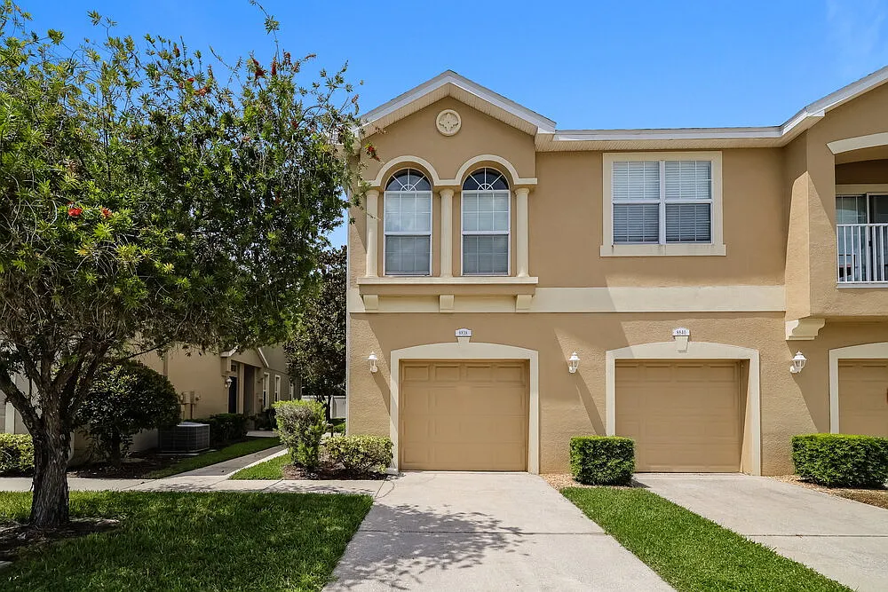 3 bed, 2.0 bath, 1626 sqft, $2,030 — Photo 1
