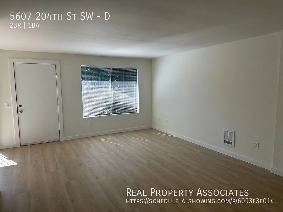 Lynnwood Apartment — Photo 4