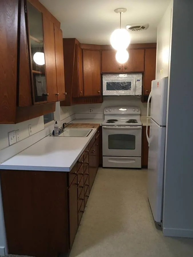 2 bed, 1050 sqft, $1,999 — Photo 3