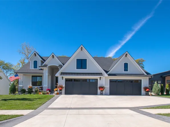 4010 NW 181st St, Clive, IA 50325