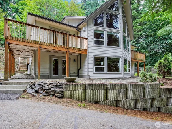 3724 Pioneer Way E, Tacoma, WA 98443