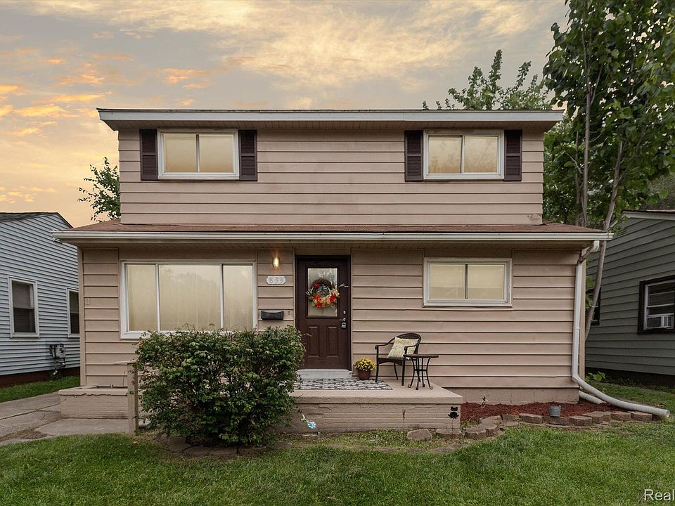 1st image of 833 E Barrett Ave