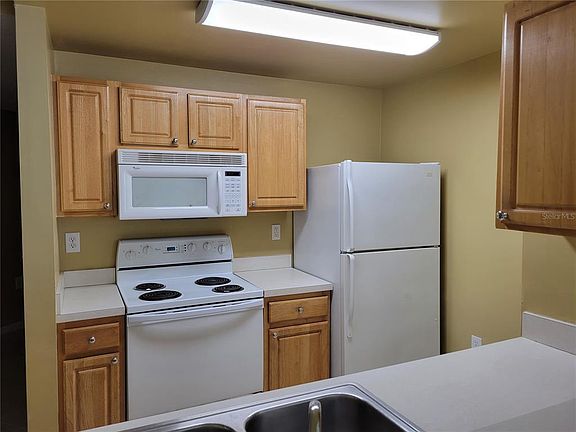 3rd image of 5601 Bentgrass Dr #10-108