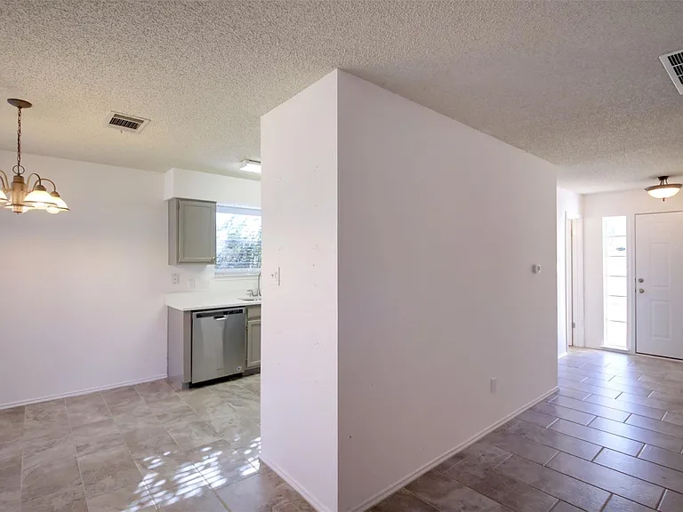 8800 Peppergrass Cv — Photo 12